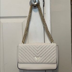 ✨ New Victoria’s Secret White Quilt Purse Chain ✨